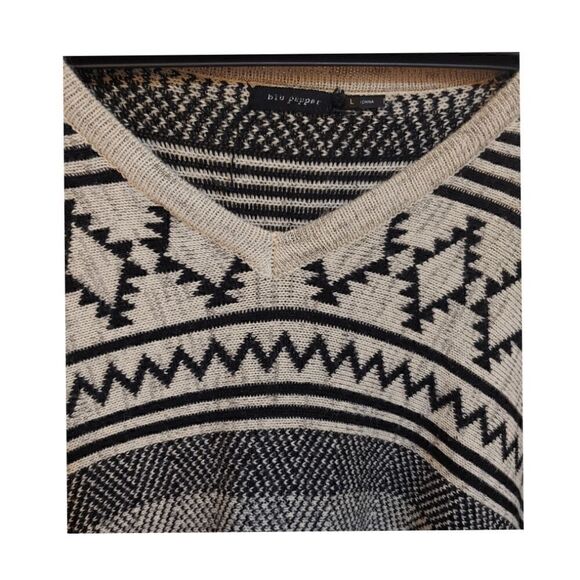 Women's Poncho Shawl with Fringe by Blu Pepper Size L EUC - Picture 3 of 6